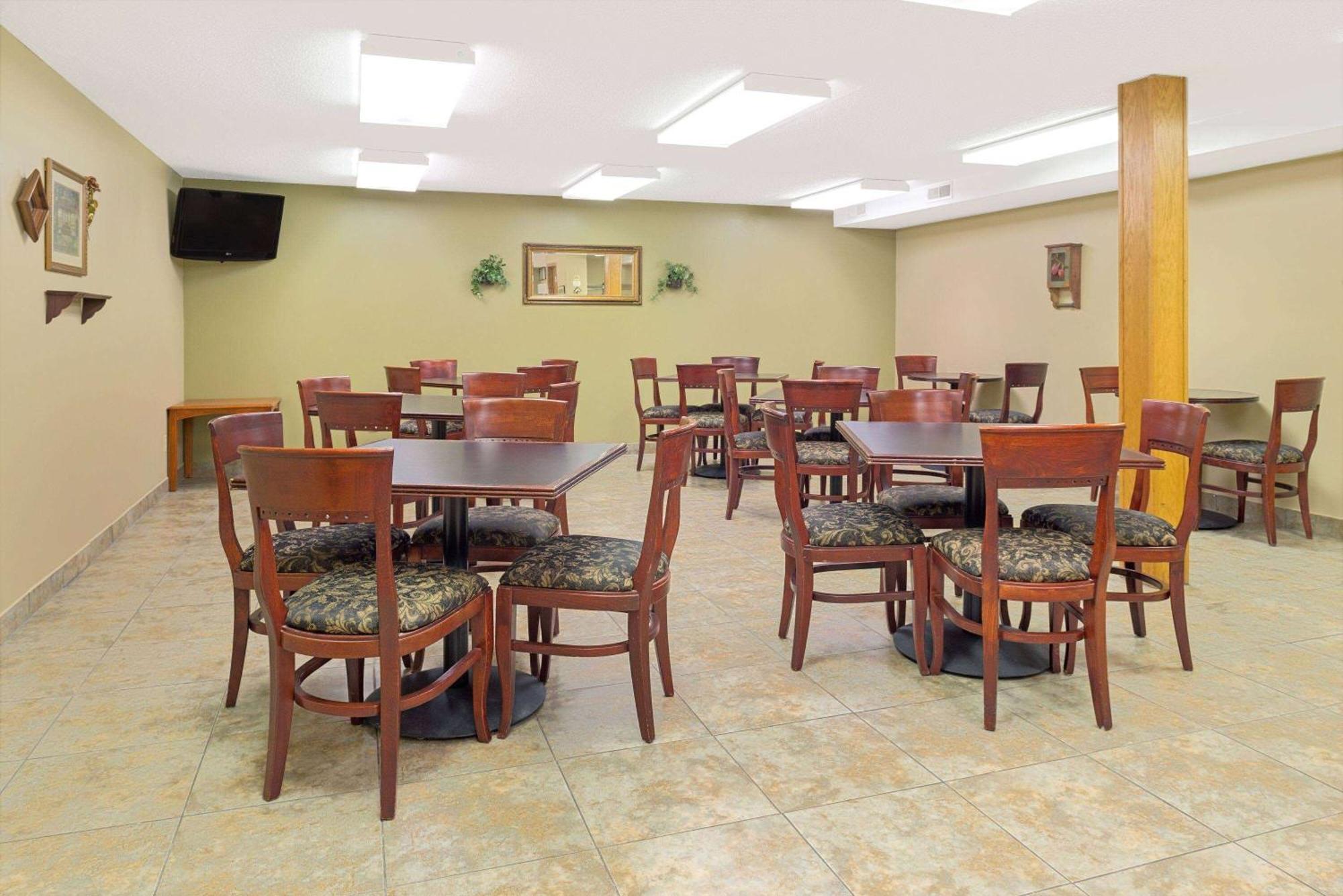 Super 8 By Wyndham St. Clair Mo Hotel Saint Clair Bagian luar foto